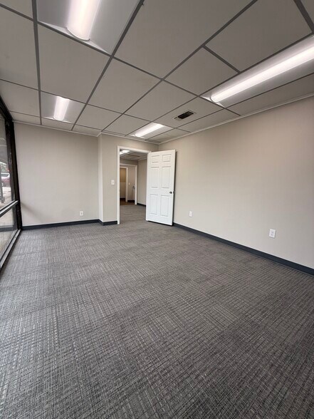 More Photos Of 1018 W Main St, Arlington Medical For Lease