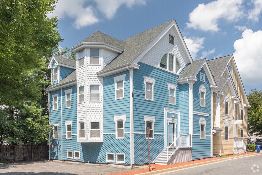 Primary Photo Of 201 Liberty St SW, Leesburg Office Residential For Lease