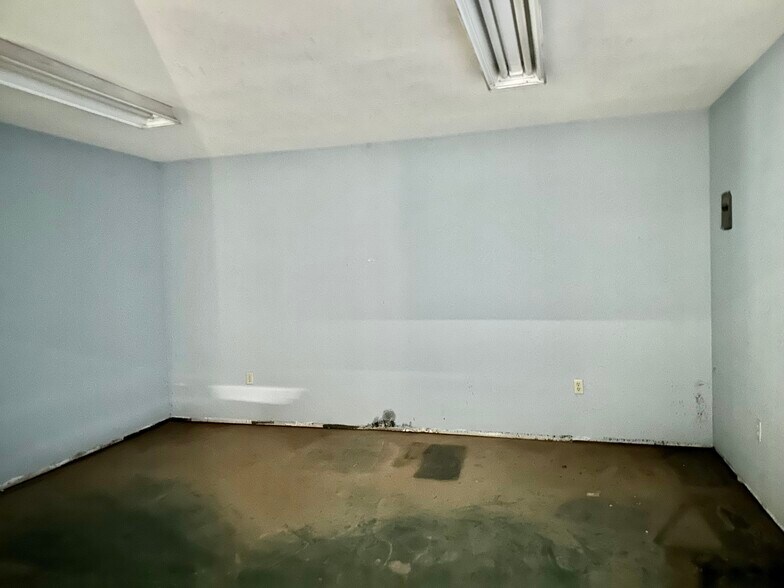 More Photos Of 400 Echo st, Graham Freestanding For Sale