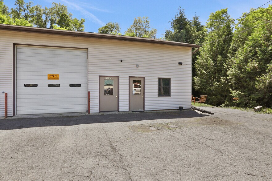 More Photos Of 16 Sloop Hill Rd, New Windsor Township Warehouse For Sale