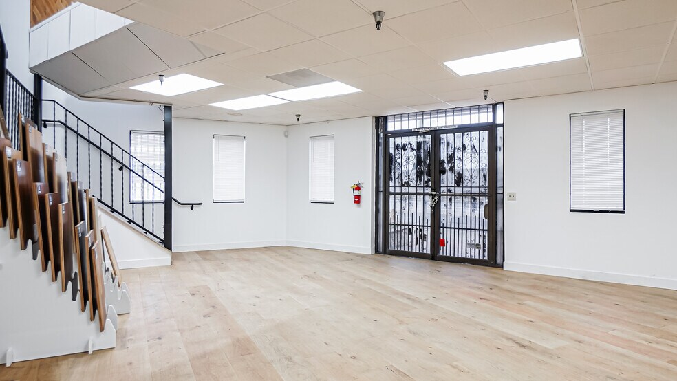 More Photos Of 690 W 190th St, Gardena Warehouse For Sale