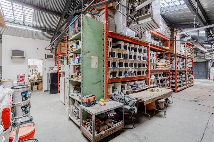 More Photos Of 234 Russell St, Brooklyn Showroom For Lease