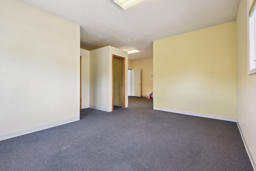 More Photos Of 19336 Goddard Ranch Ct, Morrison Light Manufacturing For Sale