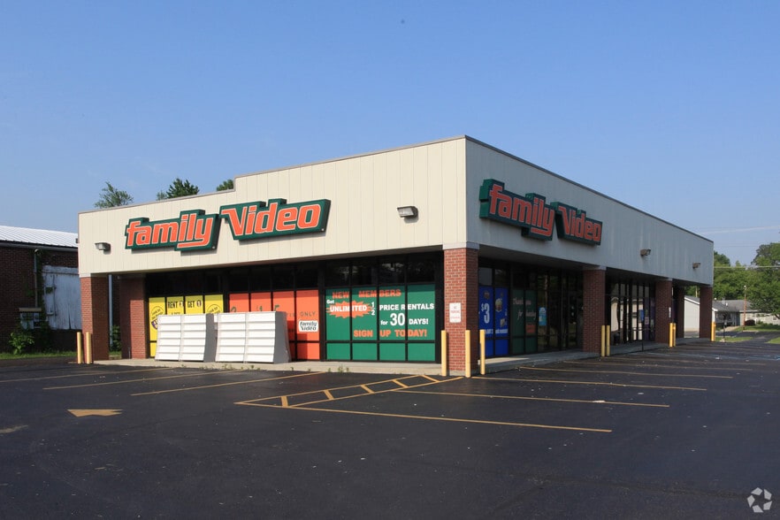 Primary Photo Of 200 S Gardner St, Scottsburg Freestanding For Lease
