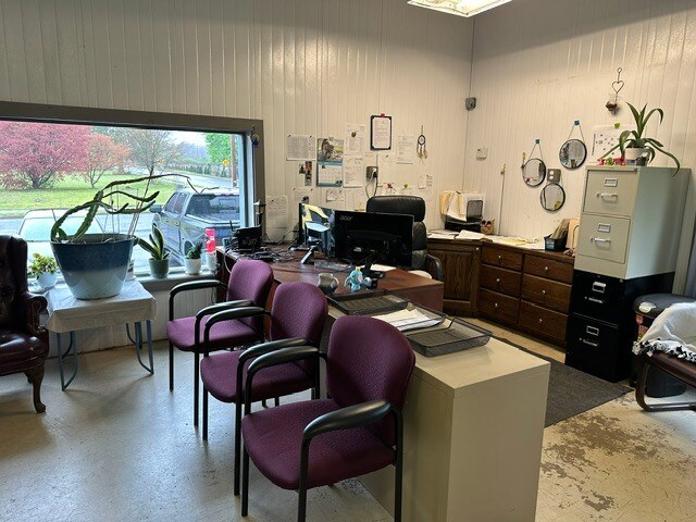 More Photos Of 100 E 8th St, Milton Freestanding For Lease