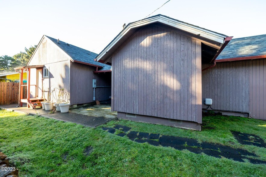 More Photos Of 3570 N Highway 101, Depoe Bay Office For Sale