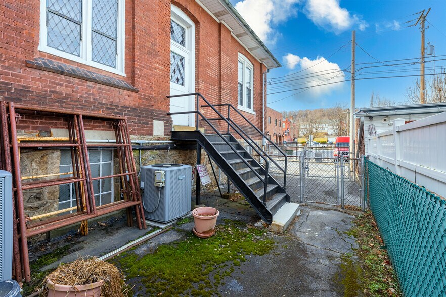 More Photos Of 927 Broadway, Fountain Hill Religious Facility For Sale