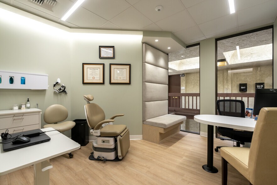 More Photos Of 16810-16816 Bernardo Center Dr, San Diego Medical For Lease