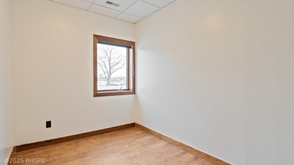 More Photos Of 202 S 9th St, Indianola Storefront For Sale