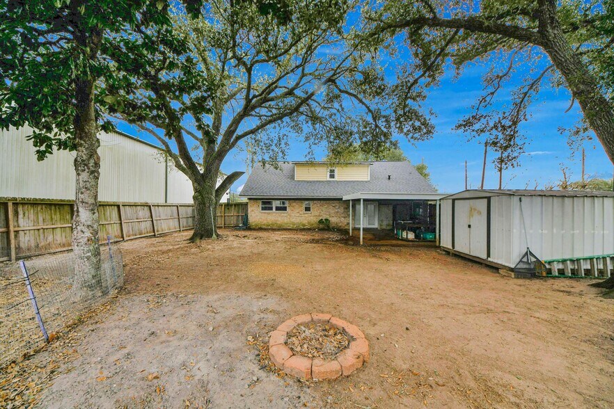 More Photos Of 2534 Garden Rd, Pearland Specialty For Sale