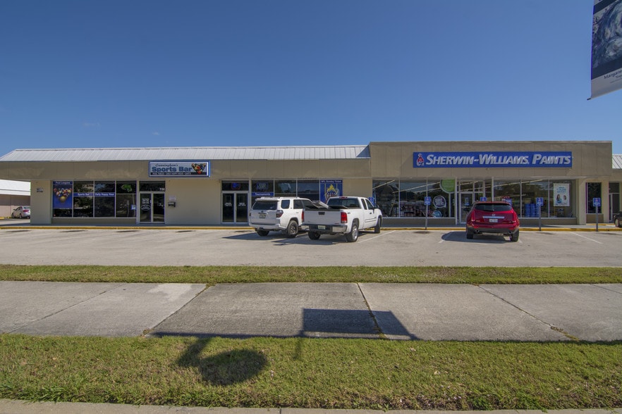 More Photos Of 702-736 21st St, Vero Beach Storefront For Lease