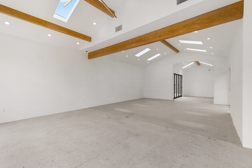 More Photos Of 1222 Abbot Kinney, Venice Storefront For Lease