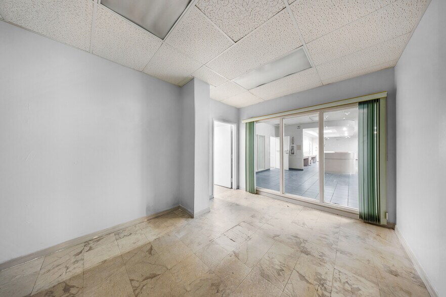 More Photos Of 2901 NW 17th Ave, Miami Office For Sale