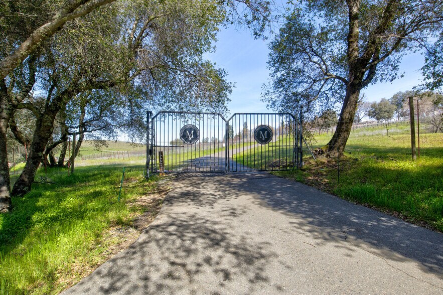 More Photos Of 7449 Fairplay Rd, Somerset Specialty For Sale