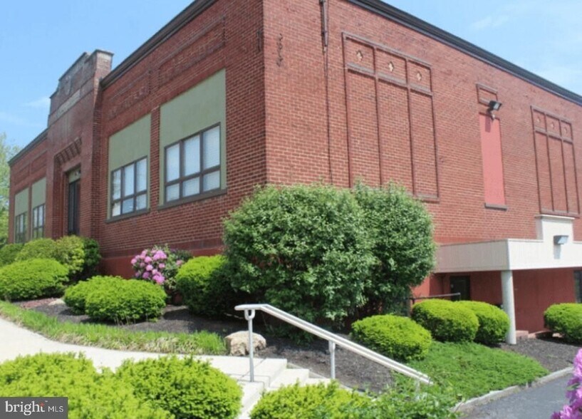 More Photos Of 1515 Mount Hope Ave, Pottsville Office For Lease