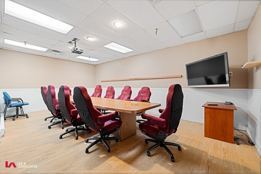 More Photos Of 1330 Atlanta Hwy, Madison Manufacturing For Sale