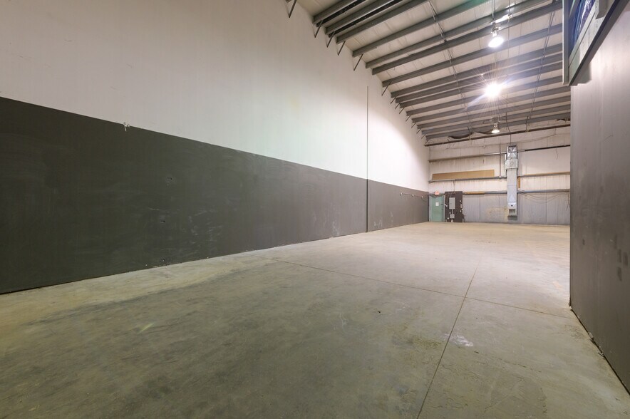 More Photos Of 191 MacKay Cres, Wood Buffalo Warehouse For Lease