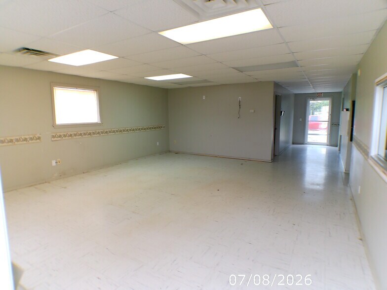 More Photos Of 204 N 2nd St, Ozark Office For Sale