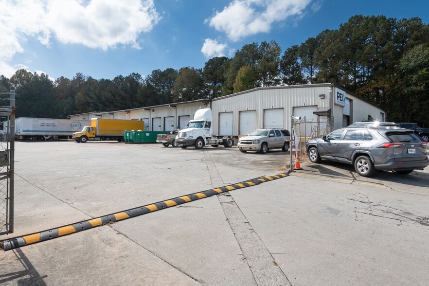 More Photos Of 598 Red Oak Rd, Stockbridge Warehouse For Lease