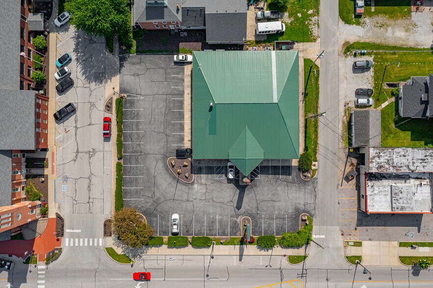 More Photos Of 111 S Indiana St, Mooresville Freestanding For Lease