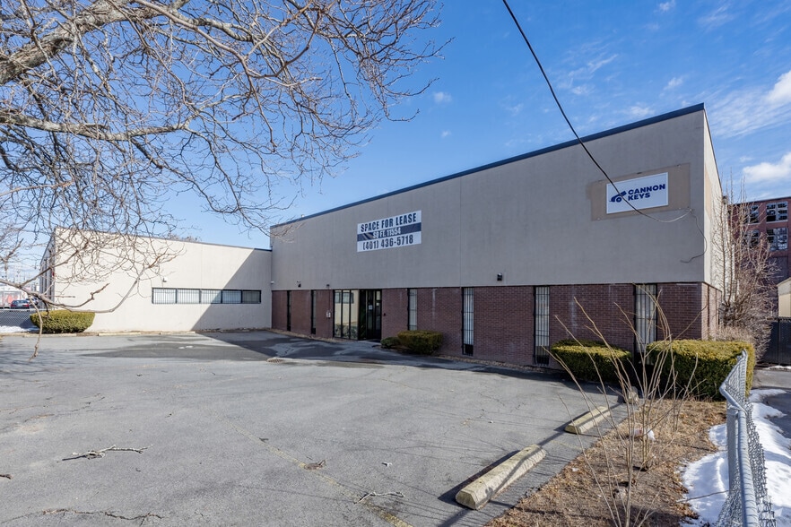 More Photos Of 575 Lonsdale Ave, Central Falls Warehouse For Lease
