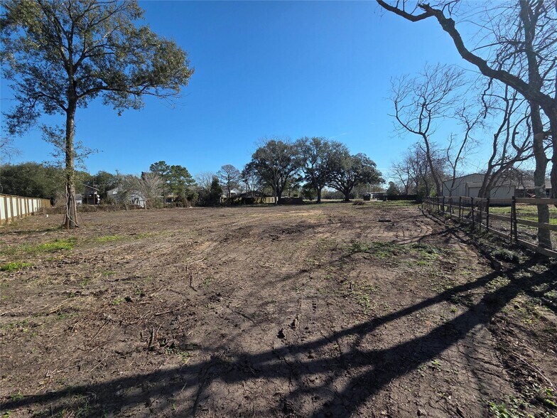More Photos Of 414 Gordy Rd, Bacliff Land For Lease