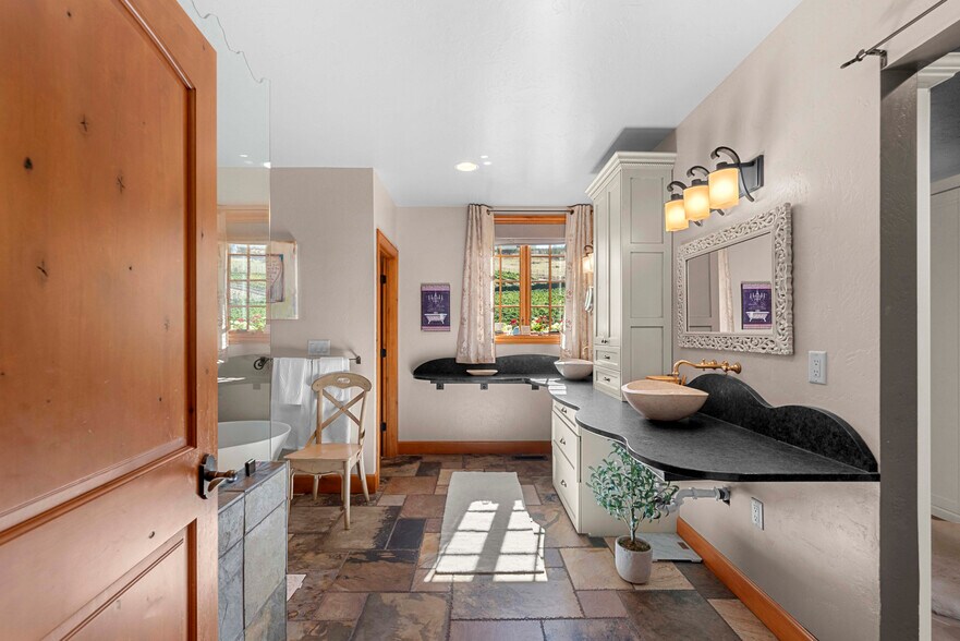 More Photos Of 250 Karma Kanyon Dr, Chelan Winery Vineyard For Sale