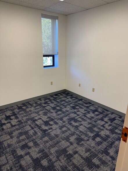 More Photos Of 110 Winn St, Woburn Office For Lease