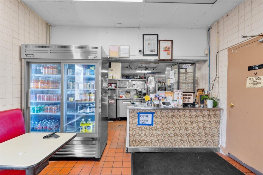 More Photos Of 5991 Atlantic Ave, Long Beach Restaurant For Sale