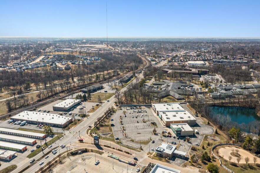 More Photos Of 7521-7531 Watson Rd, Saint Louis Department Store For Sale