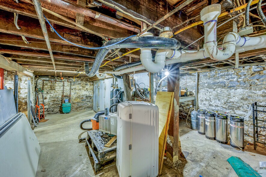 More Photos Of 524 Court St, Scranton General Retail For Sale