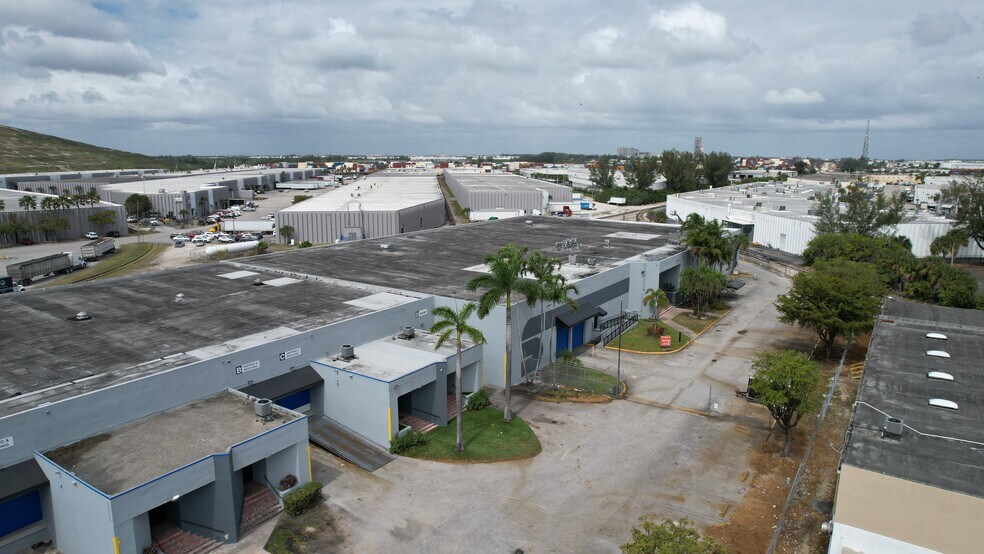 More Photos Of 9970 NW 89th Ct, Medley Warehouse For Lease