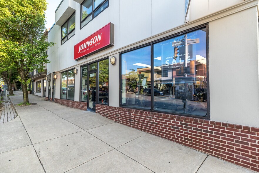 More Photos Of 850 W Lancaster Ave, Bryn Mawr Storefront Retail Office For Lease