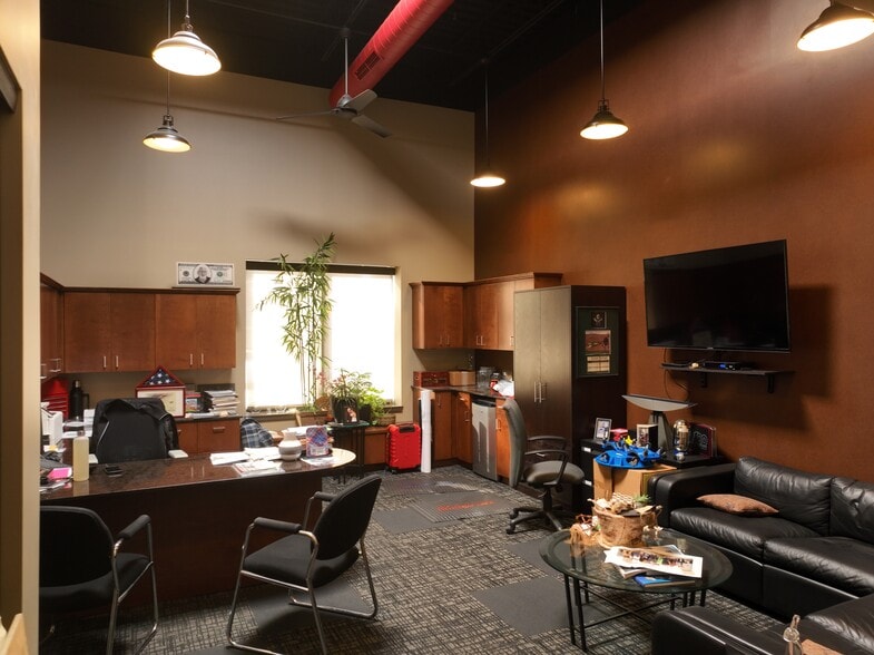 More Photos Of 5425-5435 N 27th St, Milwaukee Unknown For Lease