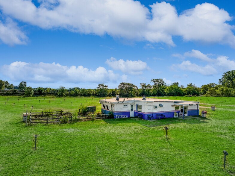 More Photos Of W6423 US-18, Jefferson Drive In Movie For Sale