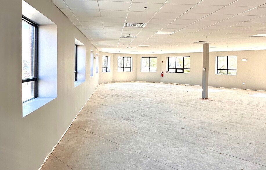 More Photos Of 975-977 Saratoga St, Boston Storefront Retail Office For Lease