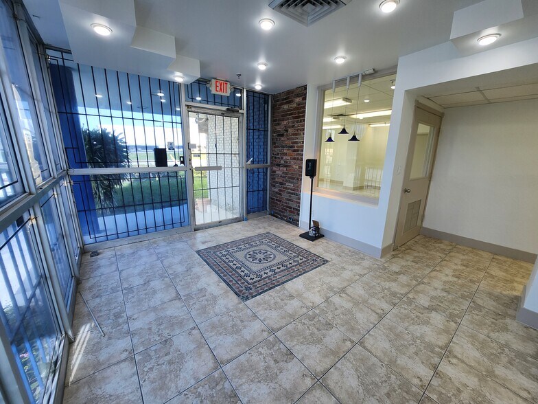 More Photos Of 650 NW 105th St, Miami Warehouse For Lease