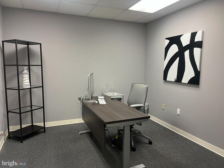 More Photos Of 401 Post Office Rd, Waldorf Office For Lease