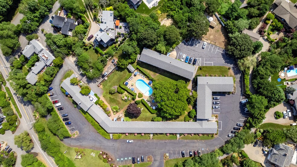 More Photos Of 105 Bradford Street Ext, Provincetown Hotel For Sale