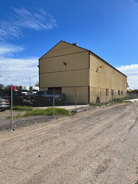 More Photos Of 8174 W Market St, Peoria Warehouse For Sale