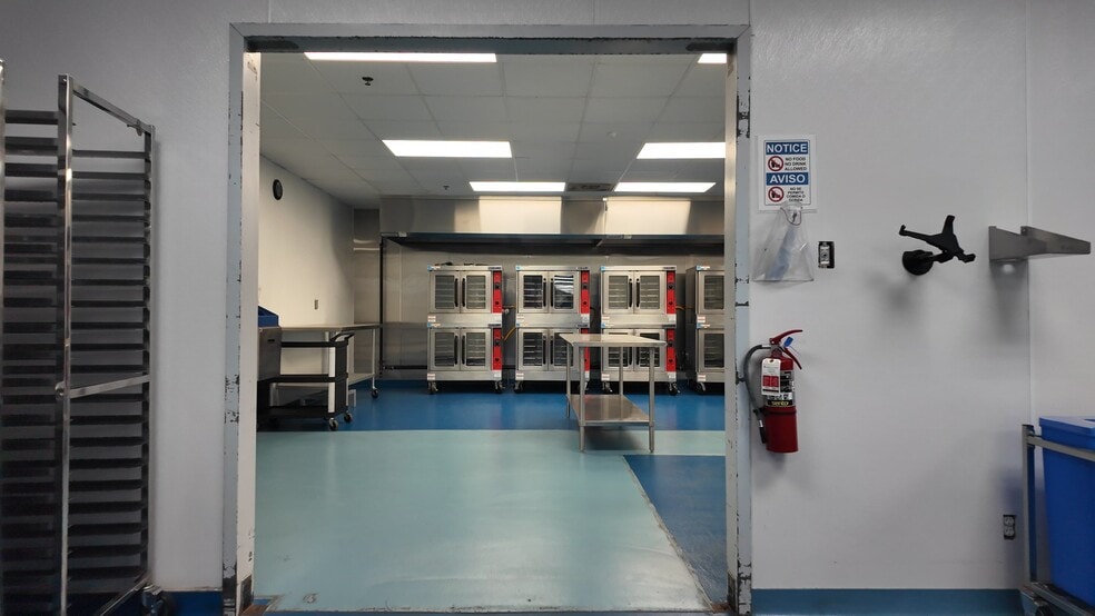 More Photos Of 1907 Gateway Blvd, Charlotte Warehouse For Sale