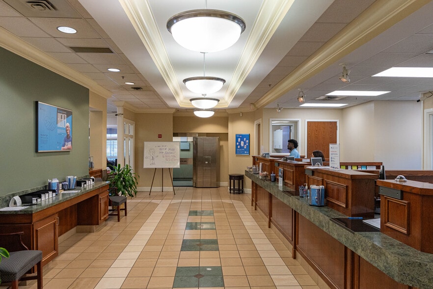 More Photos Of 1600 Highland Colony Pky, Madison Bank For Lease