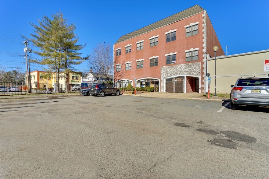 More Photos Of 36 W Main St, Freehold Medical For Lease