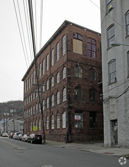 More Photos Of 70 Spruce St, Paterson Warehouse For Sale