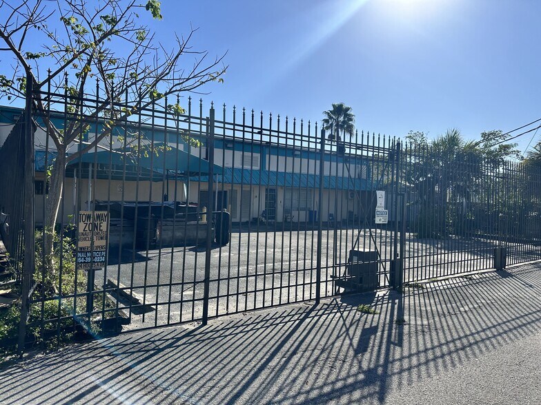 More Photos Of 1883 NW 38th Ave, Lauderhill Light Distribution For Sale