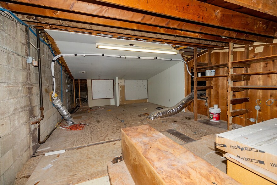 More Photos Of 1627 S Hillside St, Wichita Freestanding For Sale