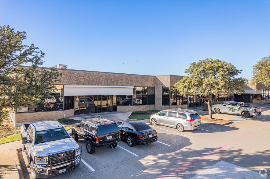 More Photos Of 10525 Newkirk St, Dallas Showroom For Sale