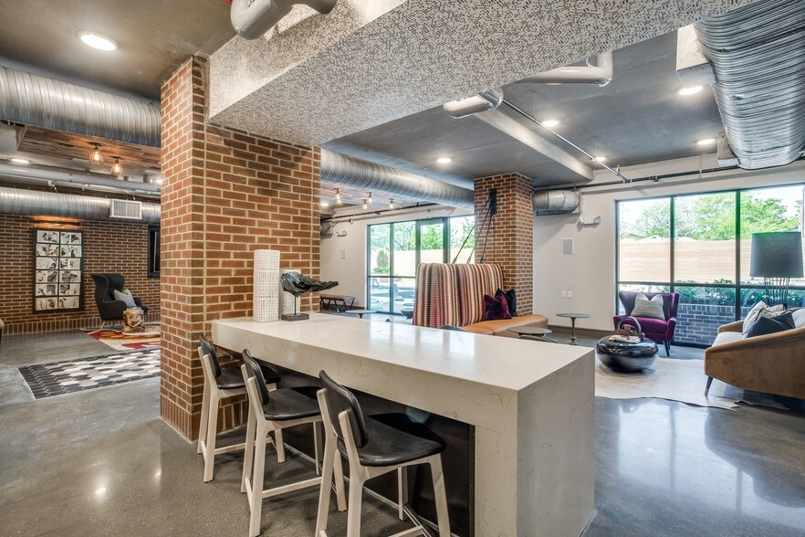 More Photos Of 195 W Davis St, Dallas Apartments For Lease