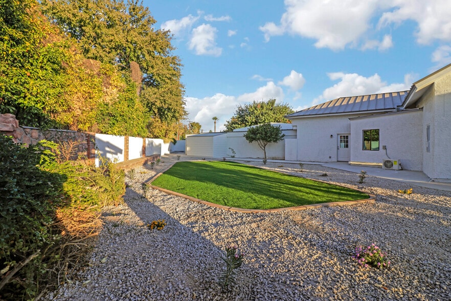 More Photos Of MID CENTURY MODERN FLAGSHIP RAL, Phoenix Healthcare For Sale