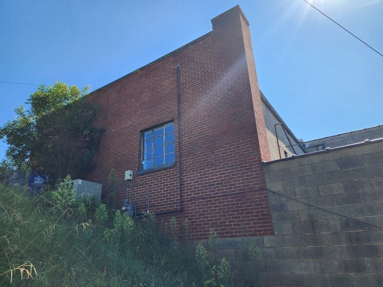 More Photos Of 414 Brookstown Ave, Winston-Salem Warehouse For Sale